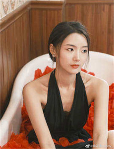 無码一区中文字幕少妇熟女H/洛诗涵战寒爵最